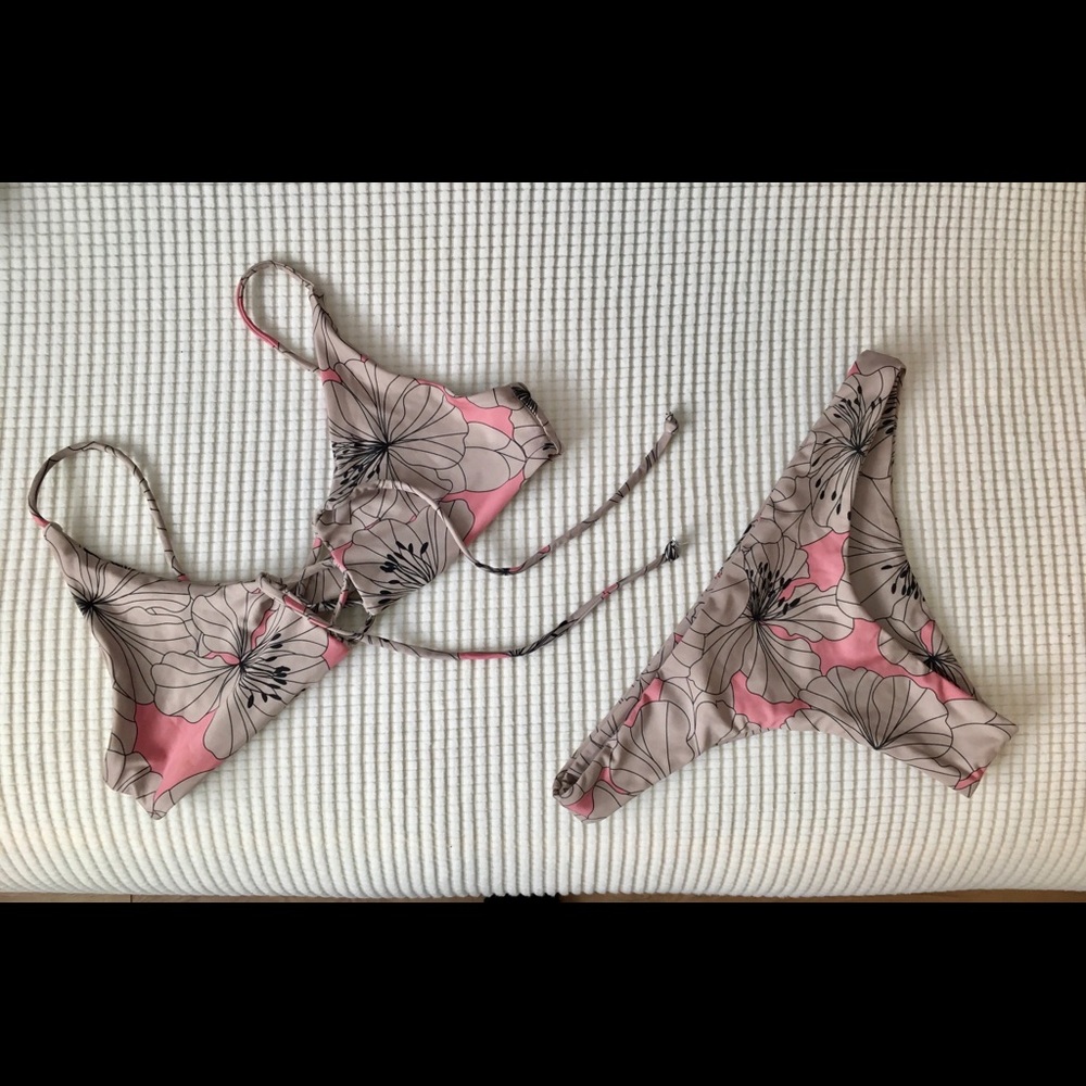 Stone Fox Swim Set in Tropicana